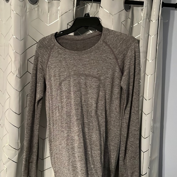 Lulu lemon long sleeve - Picture 1 of 3